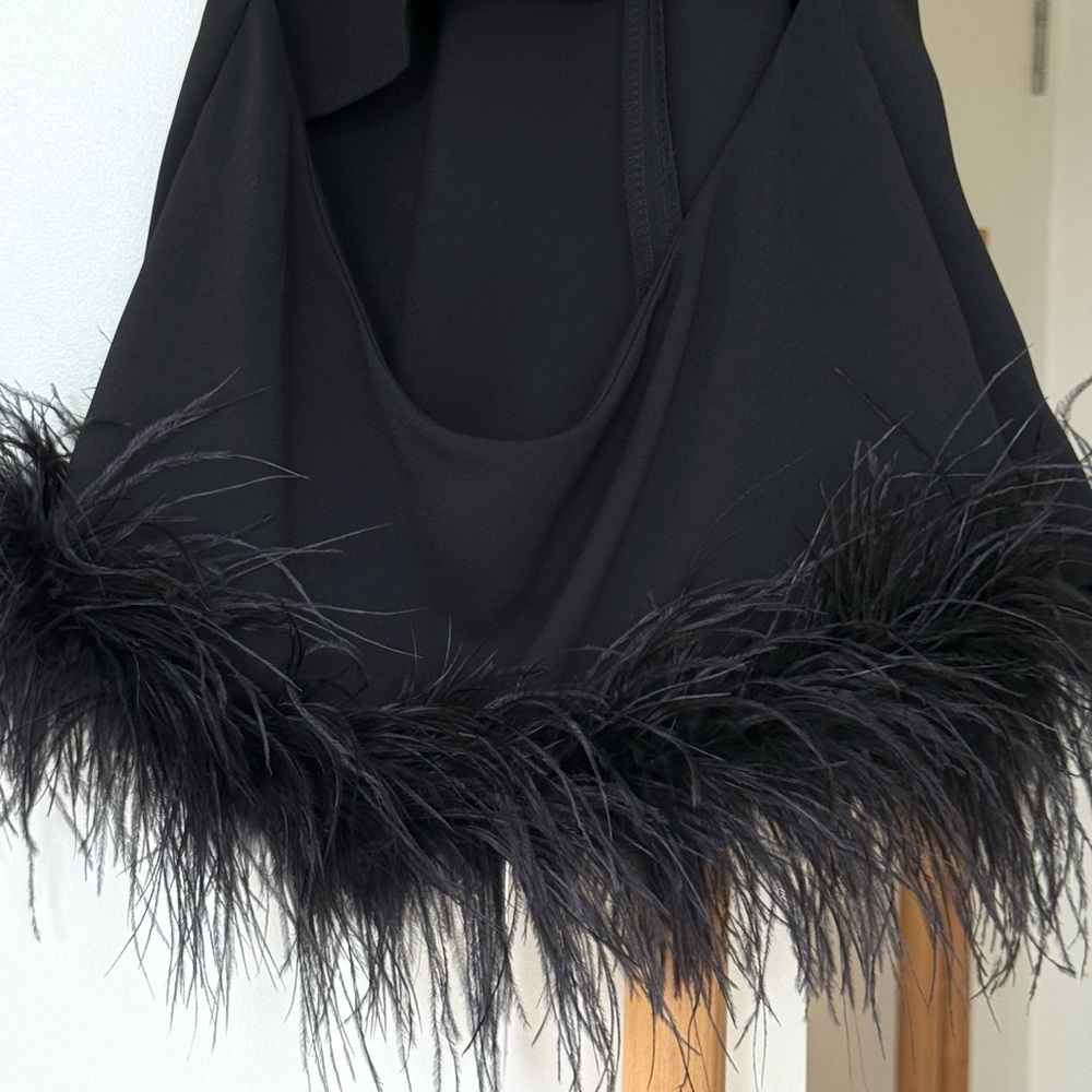 Italian Brand Eleh. Elegant Black Halter Top with Feather Detail. M Size. New! - Picture 9 of 10